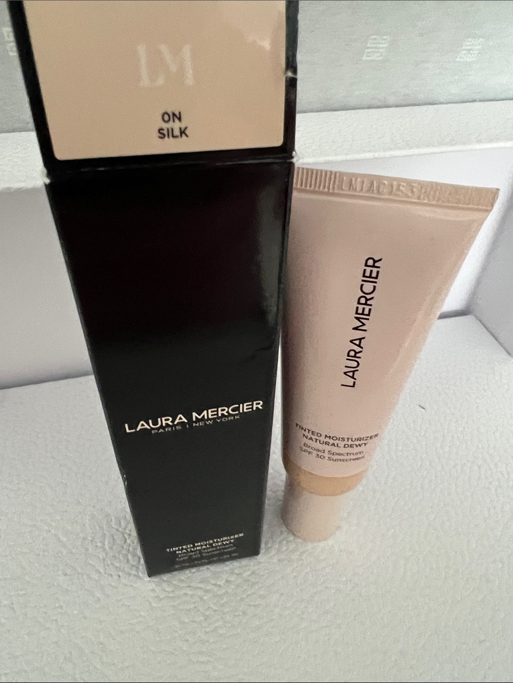 laura mercier Tinted Moisturizer Natural Dewy -SPF30 - Color 0N silk
